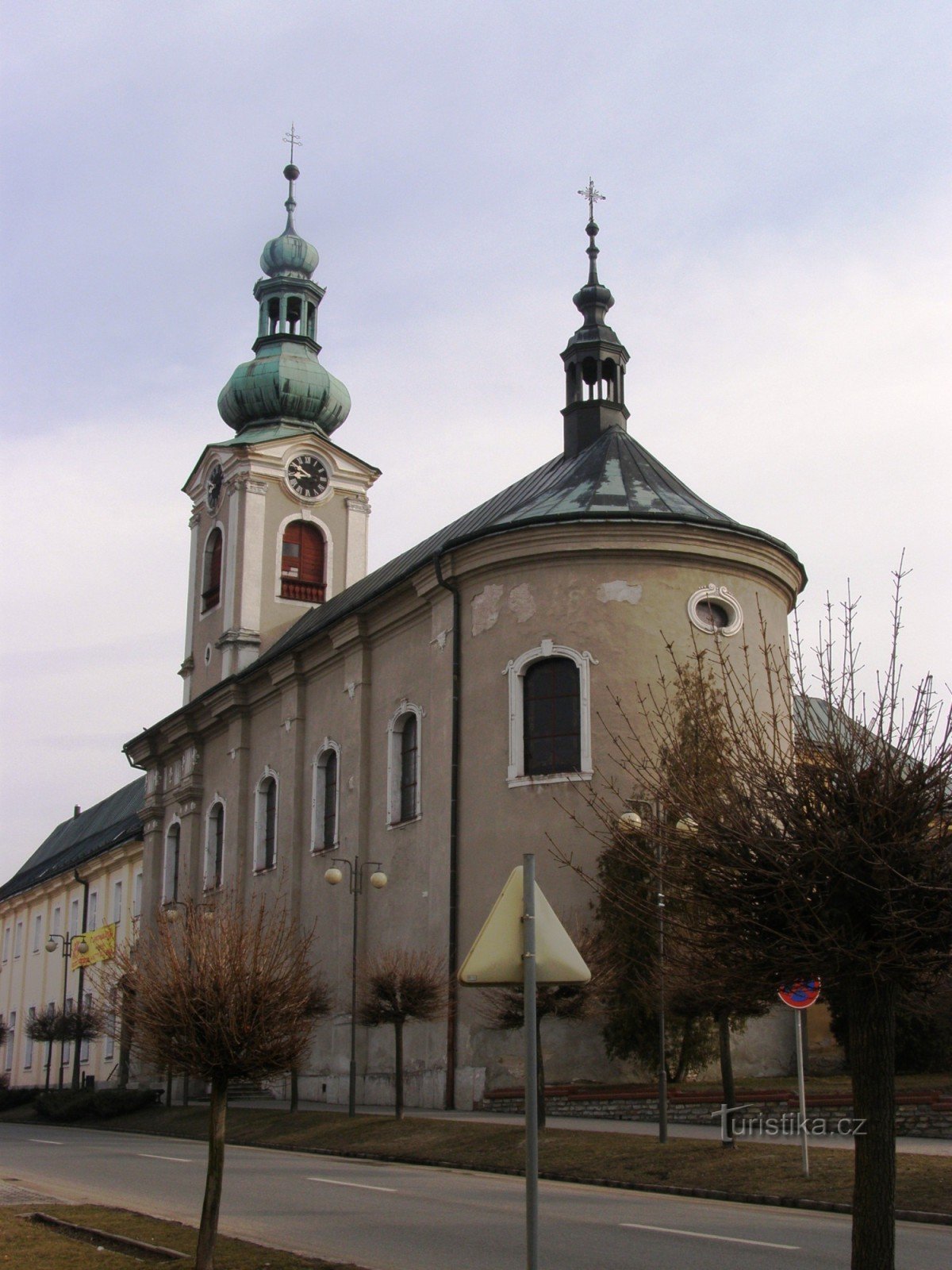 Nové Město nad Metují - klosterkyrka för Jungfru Marias födelse