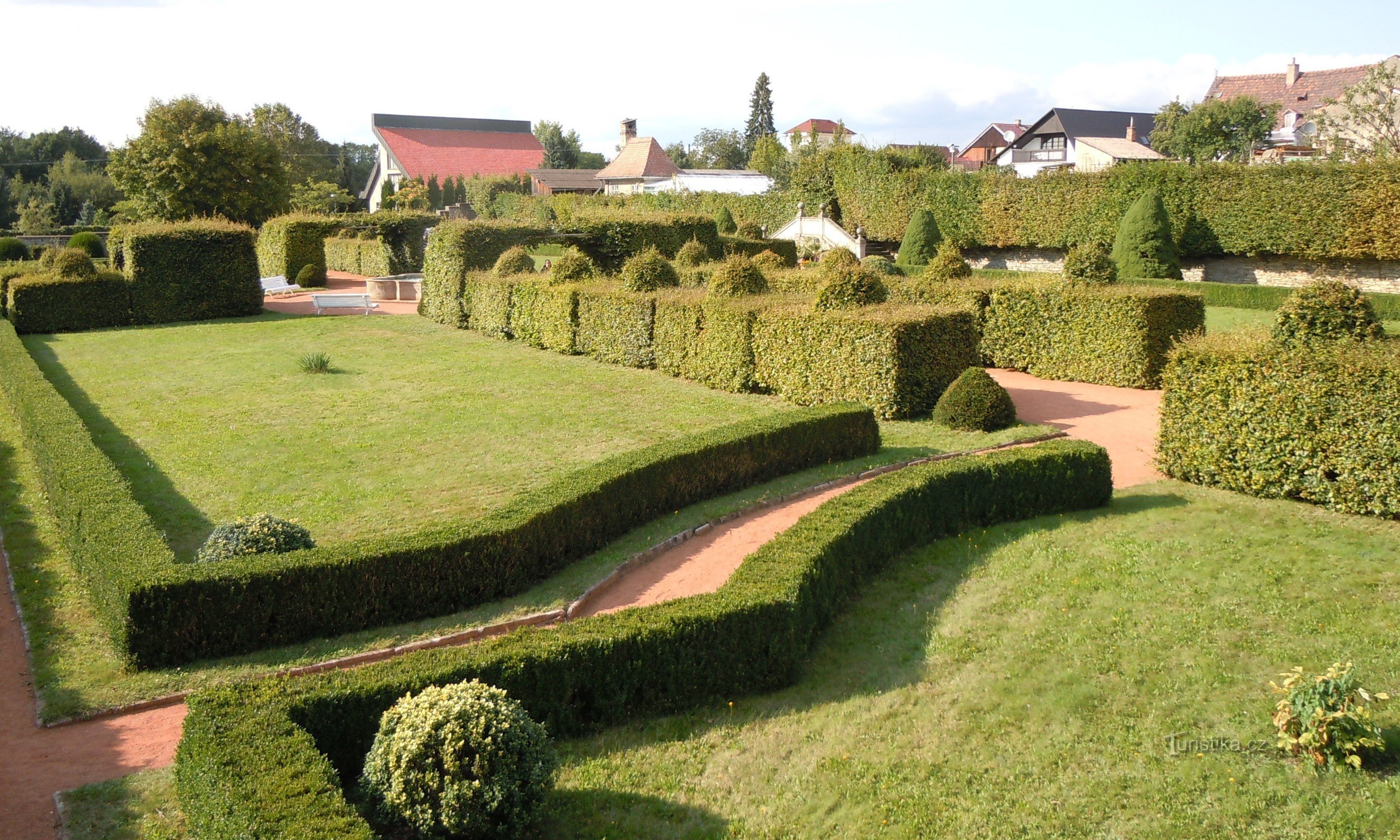 Nové Město nad Metují – Rundgang vom Grundstück zum Keller und Garten