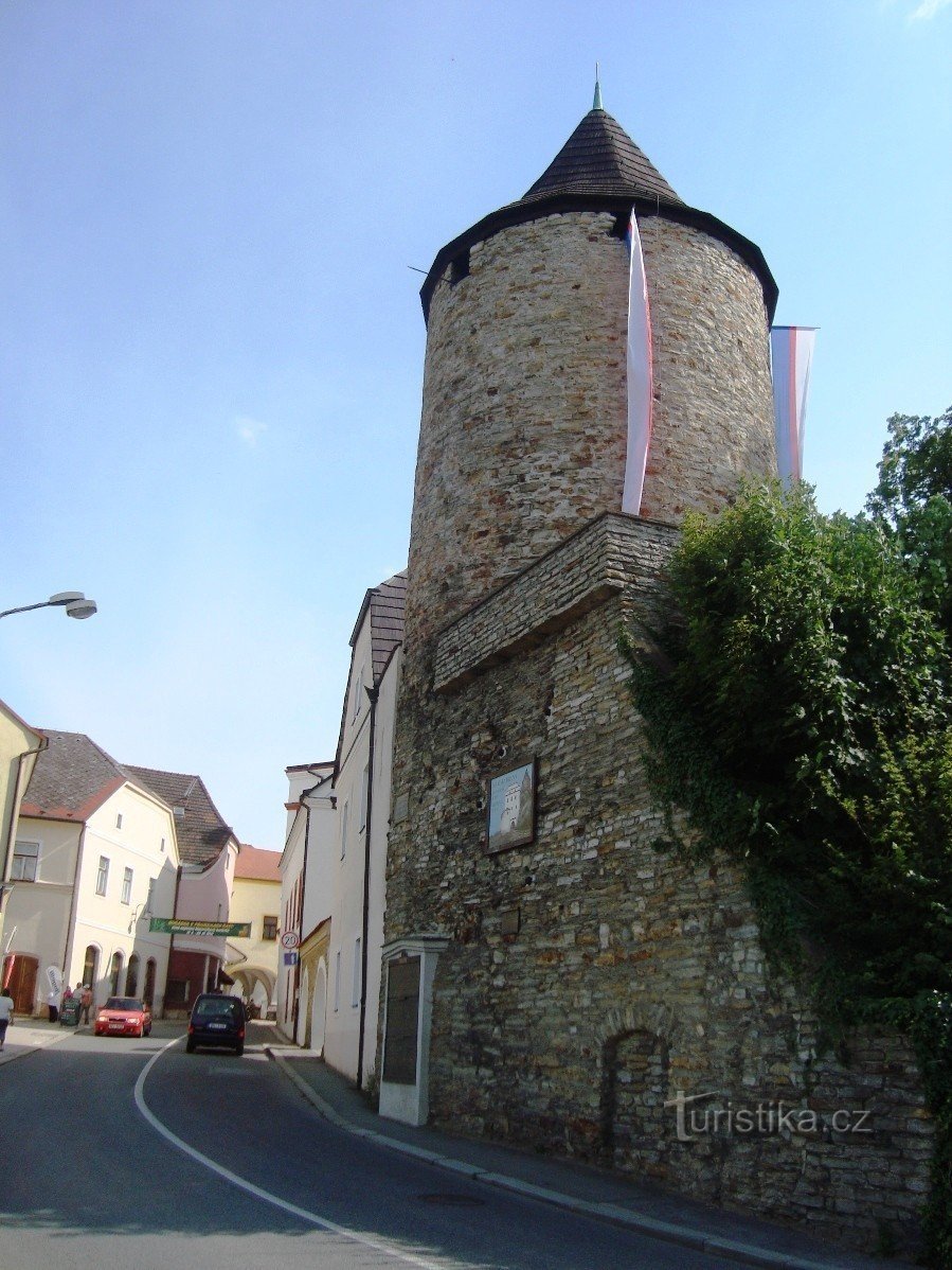 Nové Město nad Metují-At Zázvorky - turnul castelului din Zázvorky din 1501 lângă fostul Krajsk