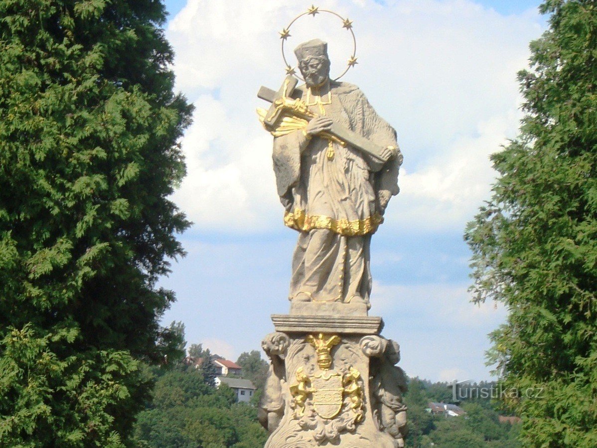 Nové Město nad Metují-U Zázvorky-tượng của St. John of Nepomuck từ năm 1709 - Ảnh: Ulrych Mir.