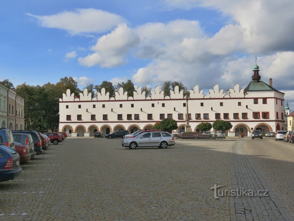 Nové Město nad Metují – Casa delle rondini (Forge, Municipio)