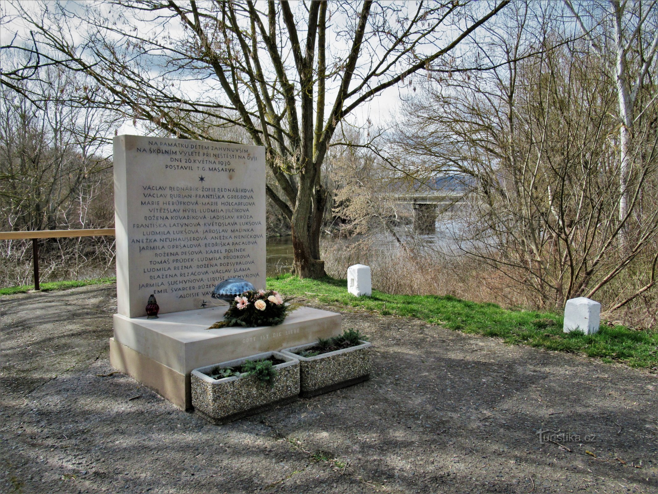 Nové Mlýny - memorial da tragédia 2019