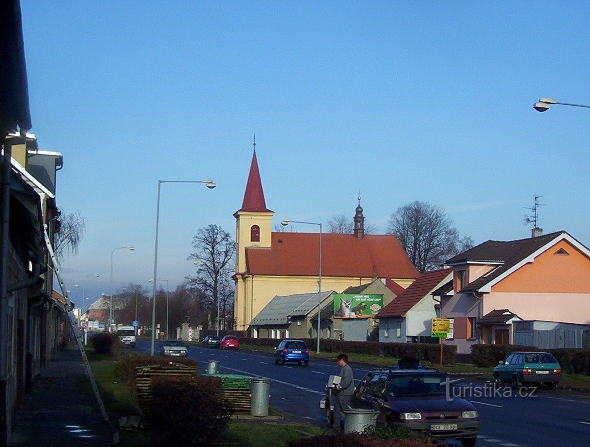 Nové Sady-Calle Novosadská inferior-Iglesia de San Felipe y Jacob de 1775-Foto: Ulrych Mir.