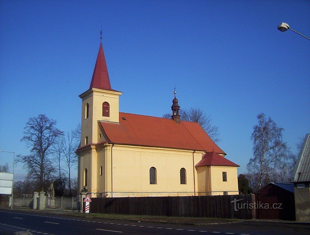 Nové Sady-Calle Novosadská inferior-Iglesia de San Felipe y Jacob de 1775-Foto: Ulrych Mir.