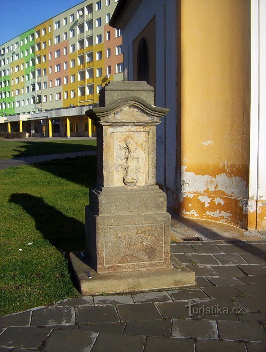 Nové Sady-sul-base da cruz de 1832 em frente à capela-Foto: Ulrych Mir.