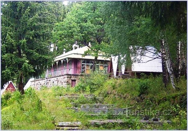 Nové Valteřice - kasteel en huisjes en ook wat er daarna nog van over was - Foto: Ulrych Mir.