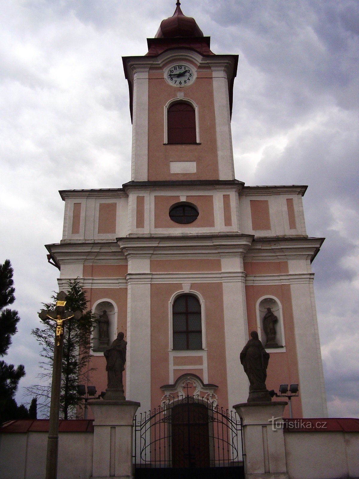 Nové Veselí - kyrka och statyer