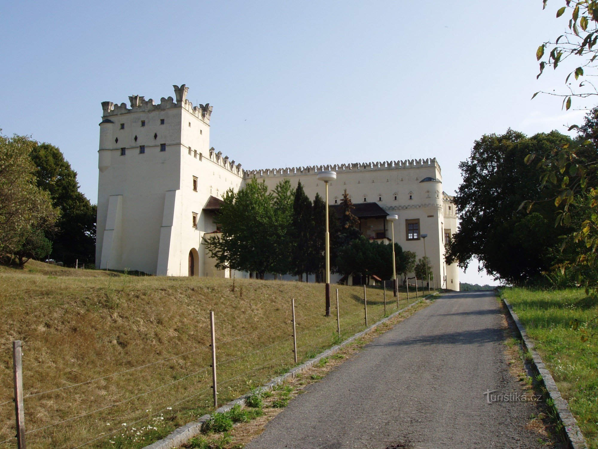 Nye slotte nær Nesovice