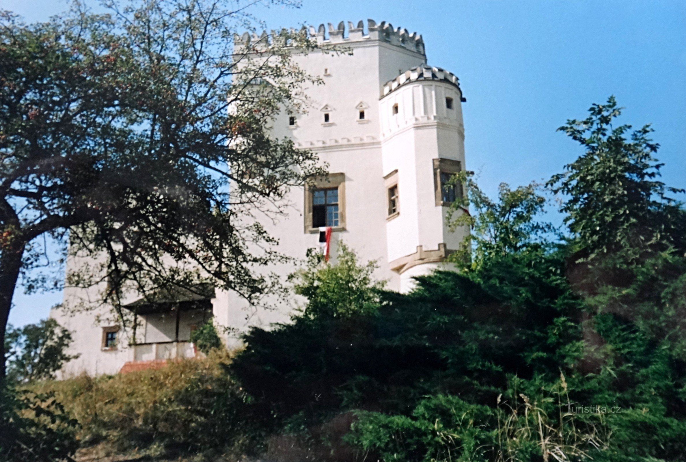 Lâu đài mới gần lâu đài Nesovice