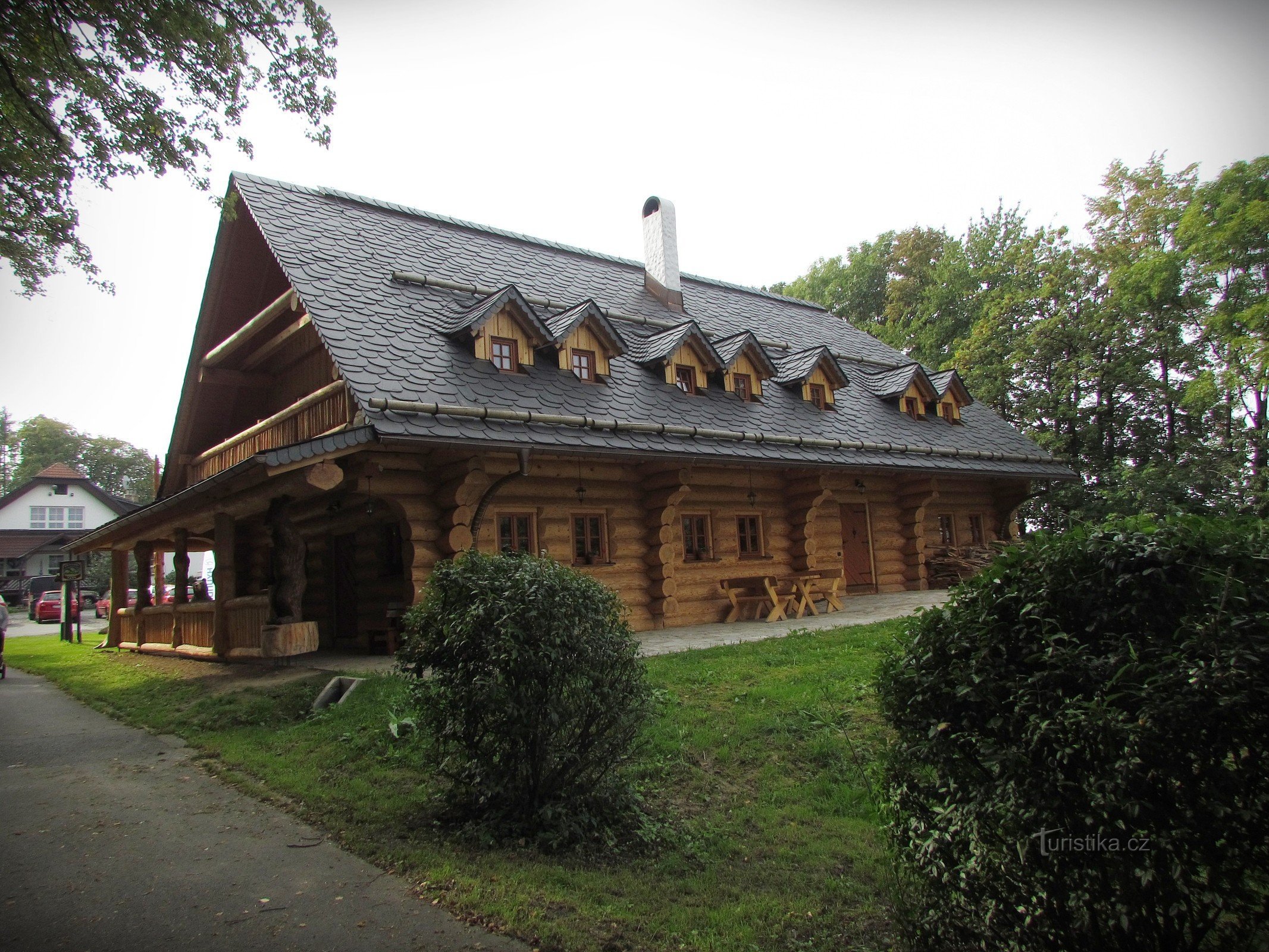 Новоїчинські скелі