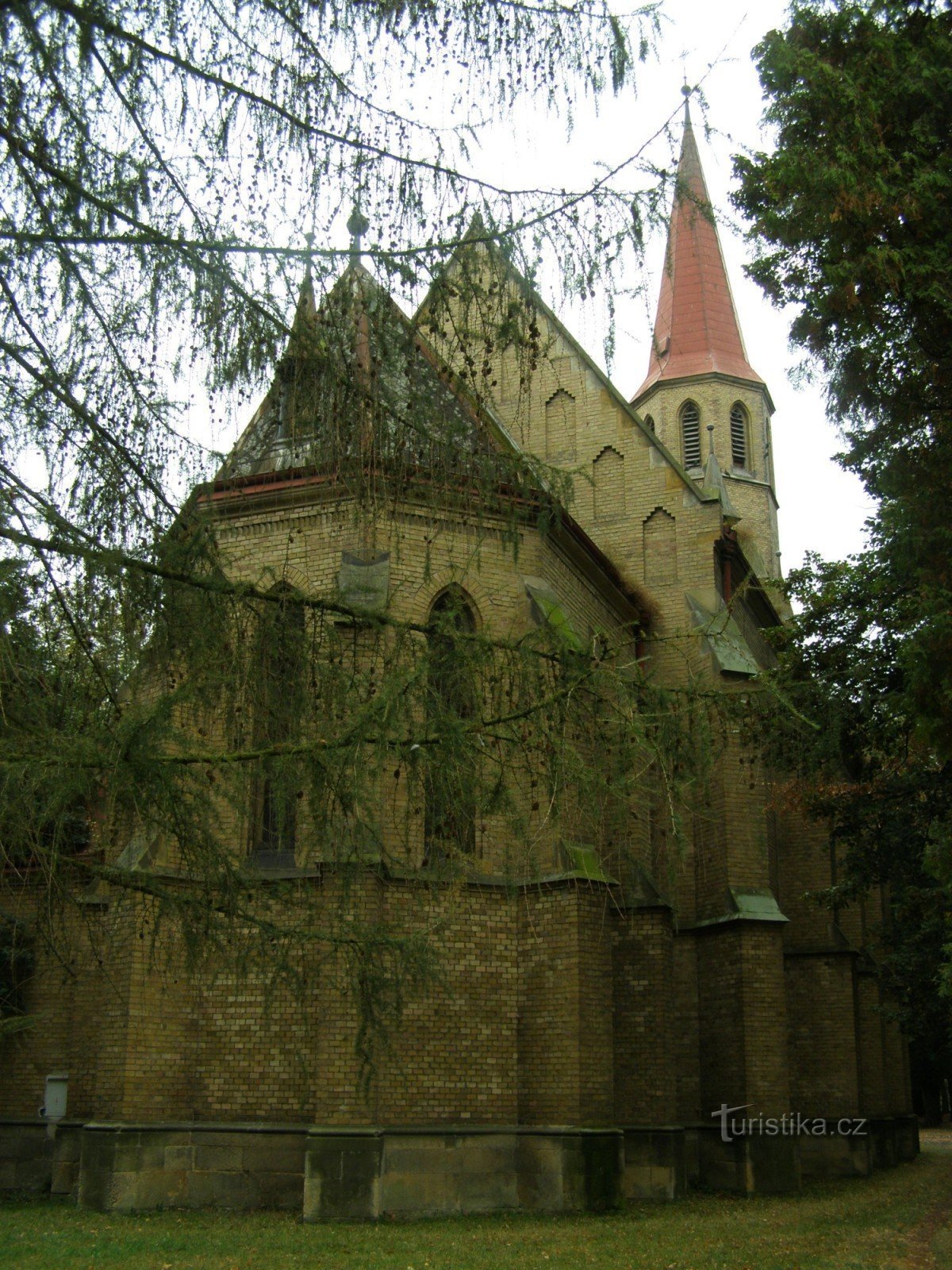 Nový Bydžov - Jungfru Marias kyrka av de sju smärtorna