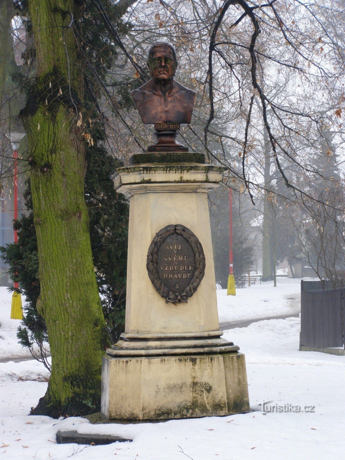 Nový Bydžov - tượng đài František Palacký