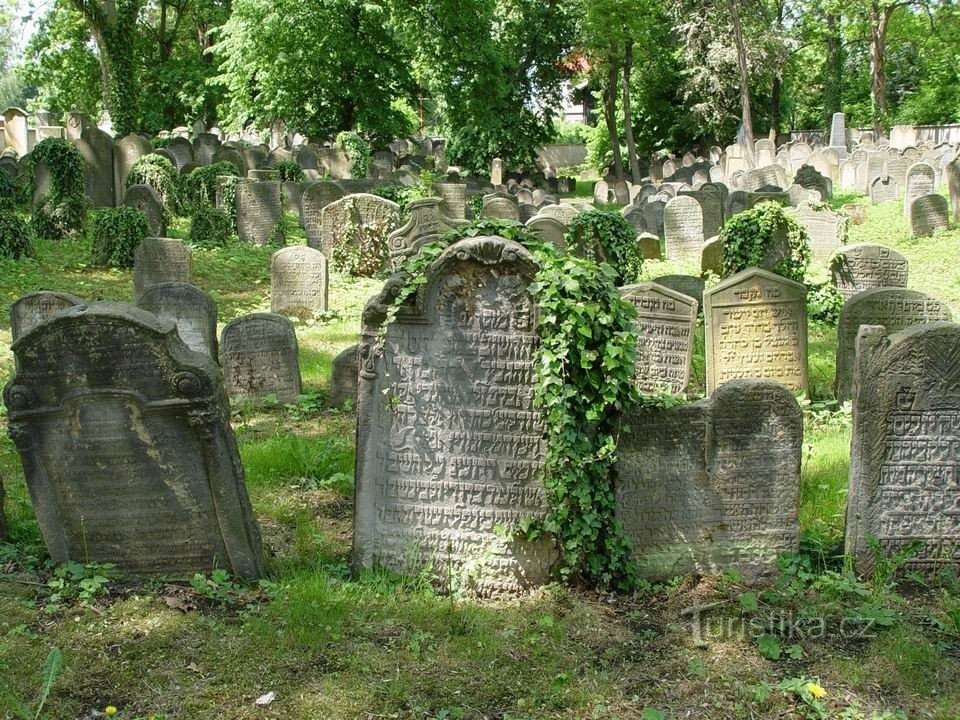 Nový Bydžov - Cimitero ebraico (foto utilizzata dalla presentazione ufficiale della città di Novy Bydžov)