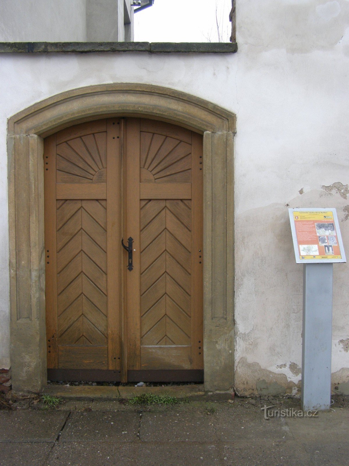 Nový Bydžov - cimitir evreiesc, poarta de intrare