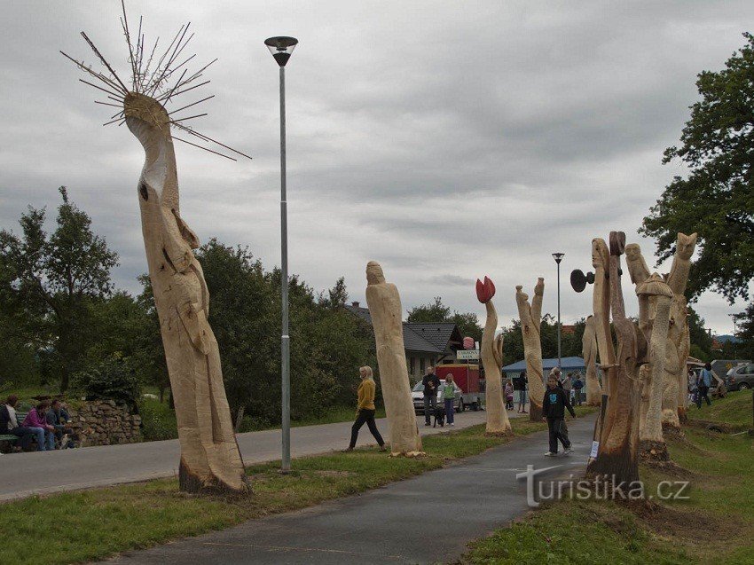 Nový Malín - galería de esculturas de madera