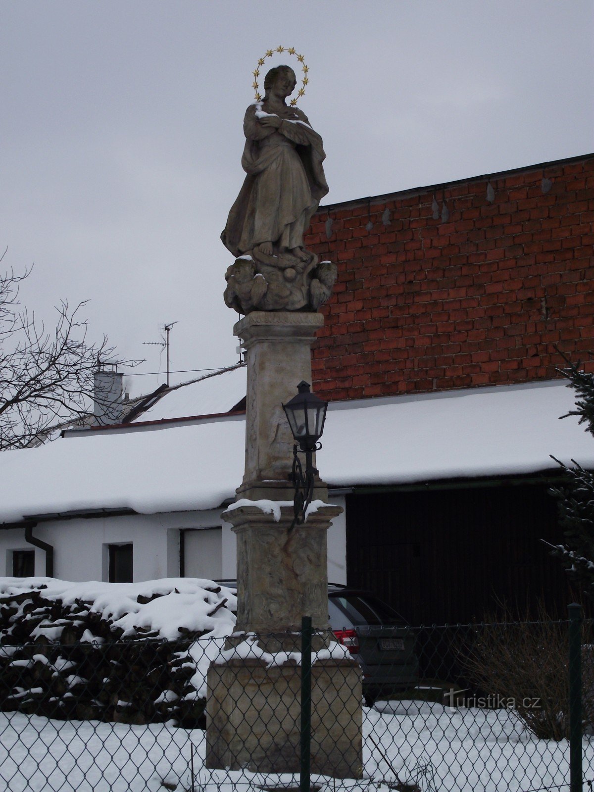 Nový Malín – estatua de la Virgen María Inmaculada