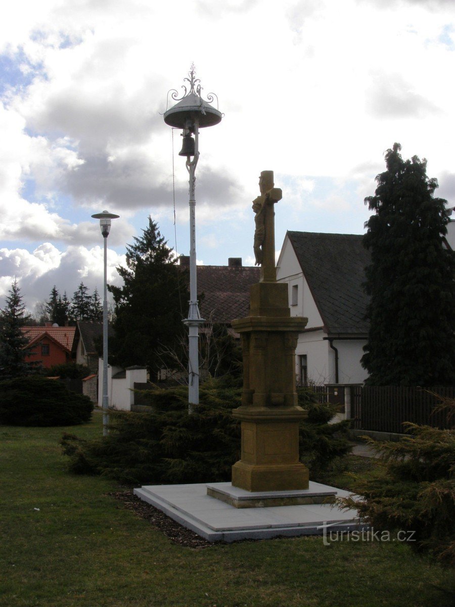 Nový Ples - a cross with a bell