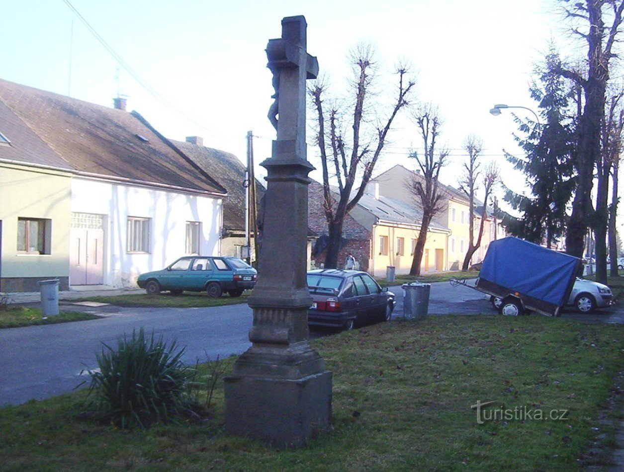 La croix du Nouveau Monde de 1820 au début de la rue Jan Sudy - Photo : Ulrych Mir.