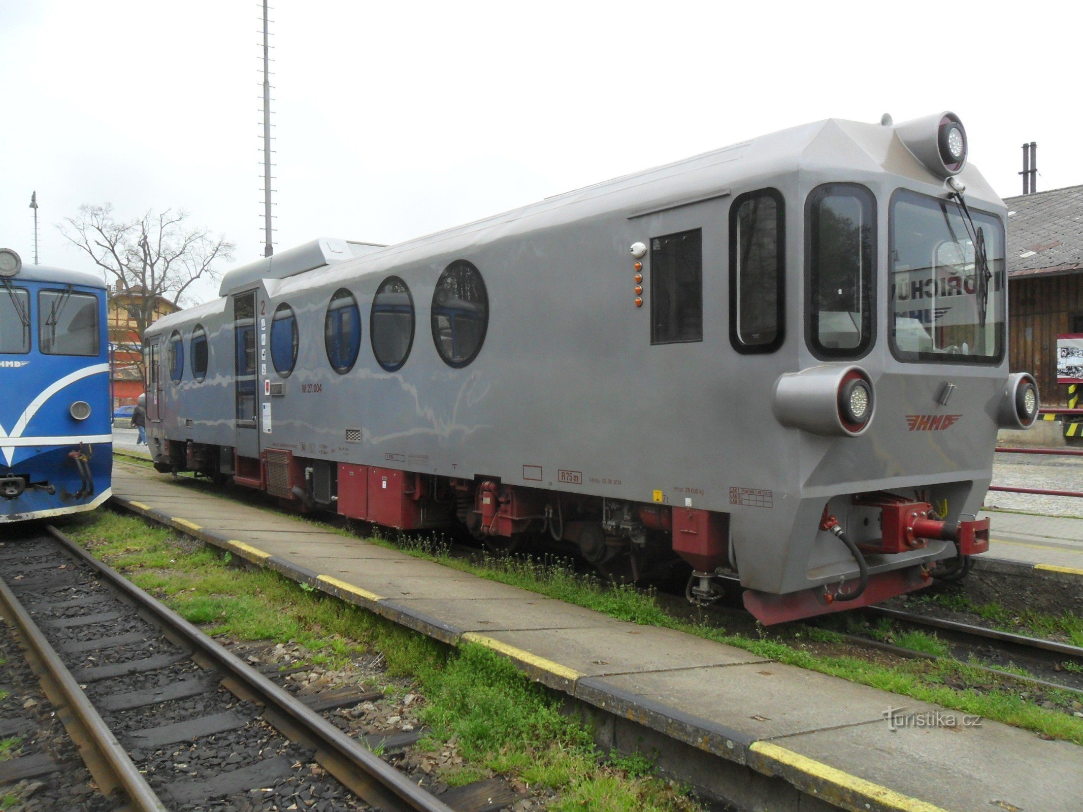 Nouveau train à moteur