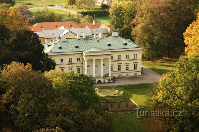 Det nya slottet i Kostelec nad Orlicí - ett slott fullt av historier
