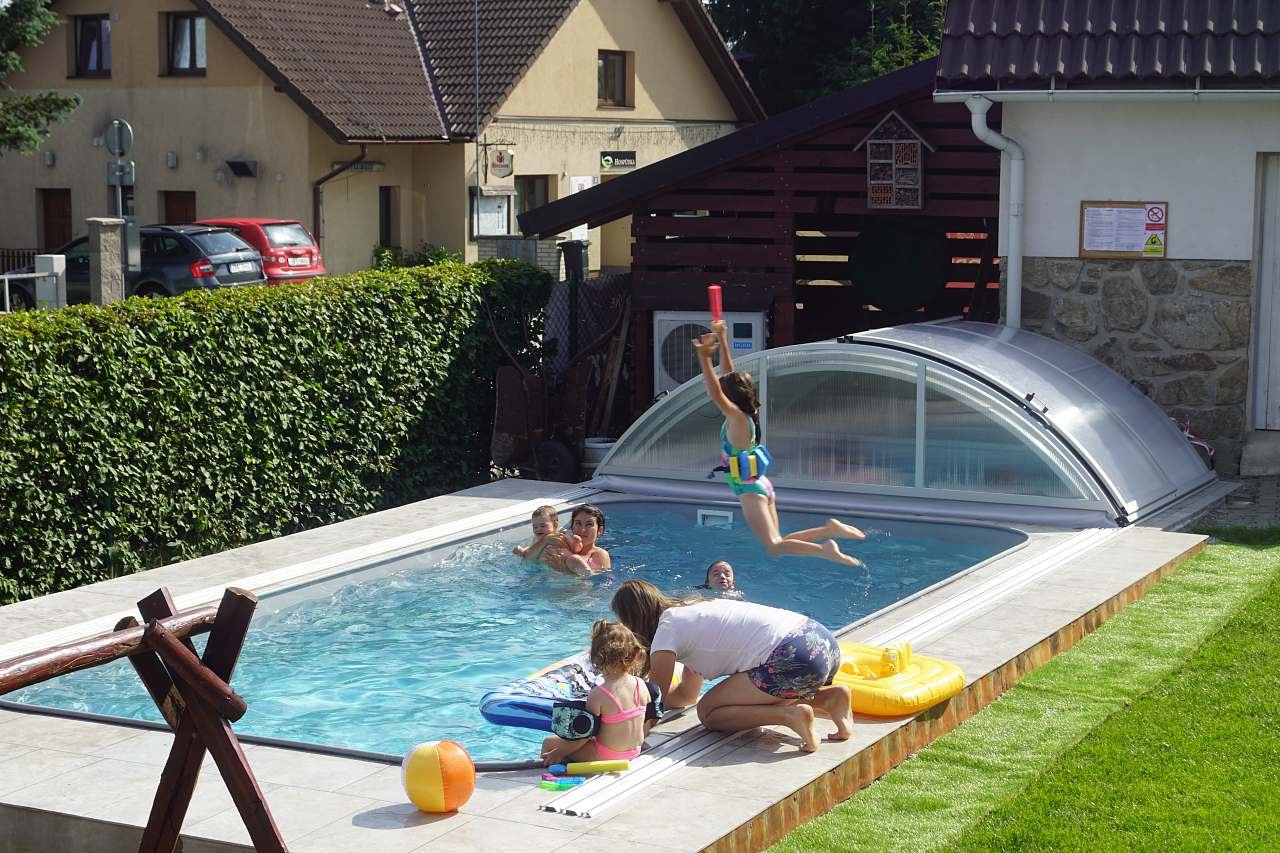 Nový zastřešený, vyhřívaný bazén 6x3x1,5 se slanou technologií pro naše hosty