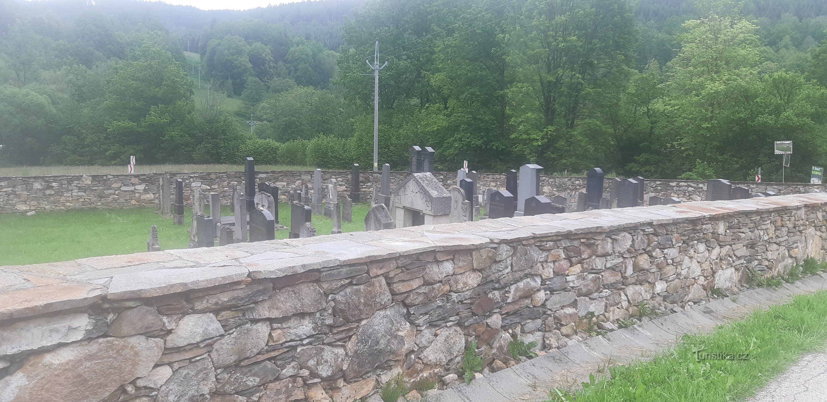 Uusi juutalainen hautausmaa Rožmberk nad Vltavou