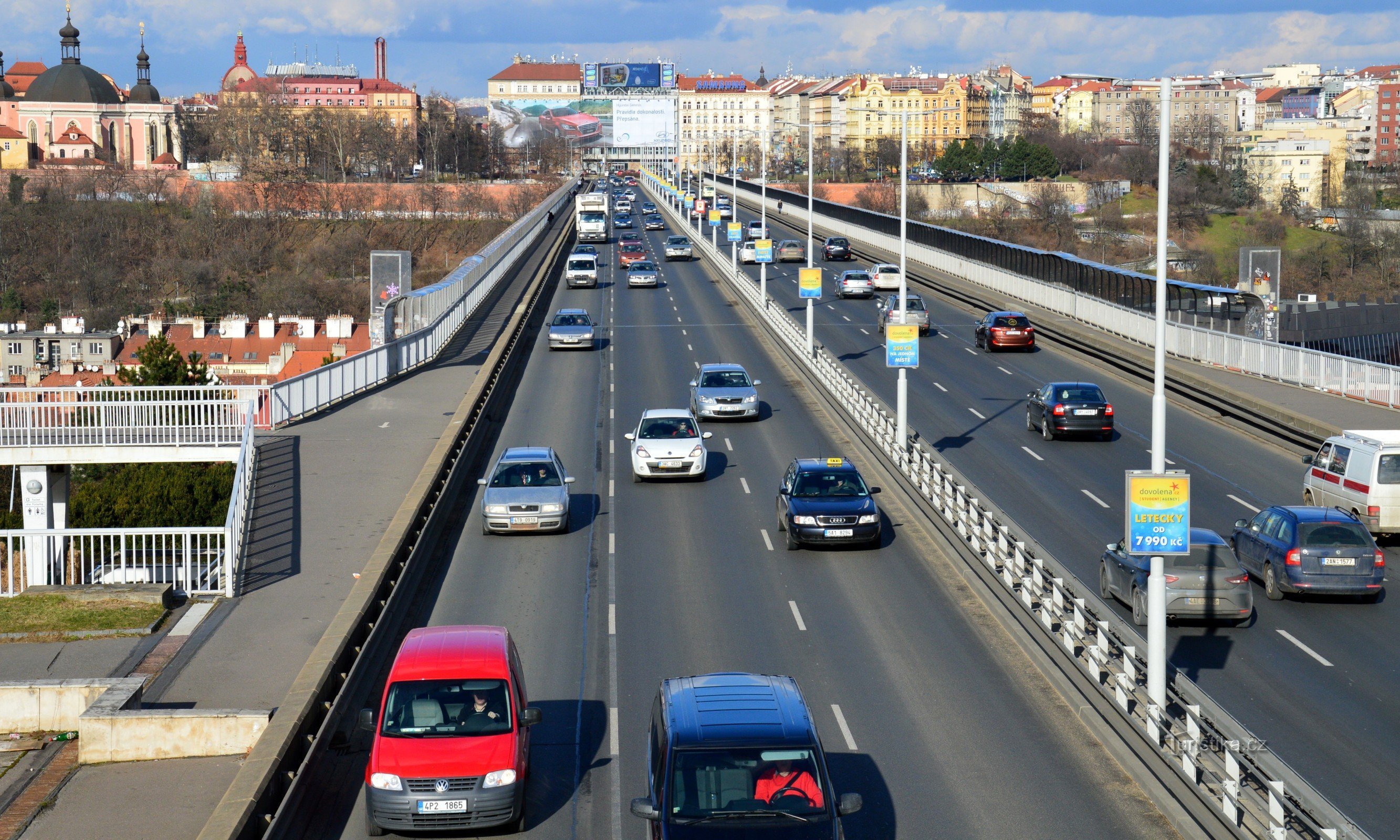 Pont Nuselský - quand il y a peu de circulation