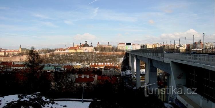 Pont Nuselský depuis le centre des congrès.