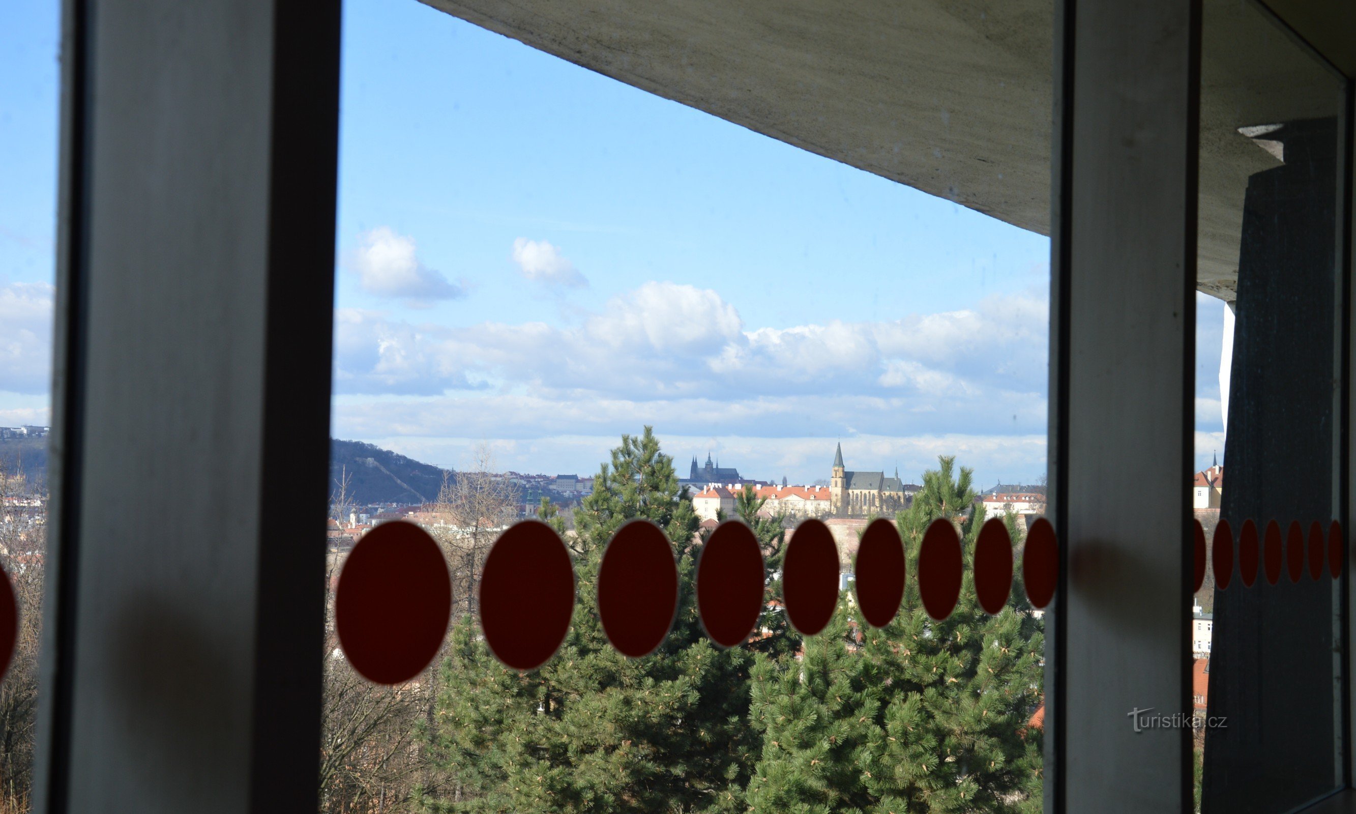 Nuselský most - vista da estação de metrô Vyšehrad