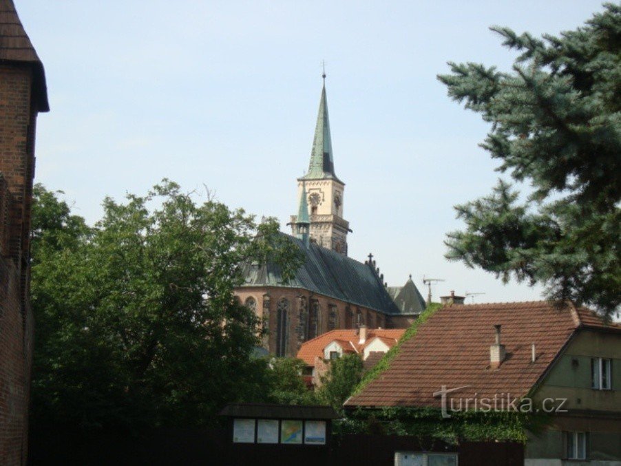 Nymburk-chrám Sv.Jiljí z východu od hradeb-Foto:Ulrych Mir.