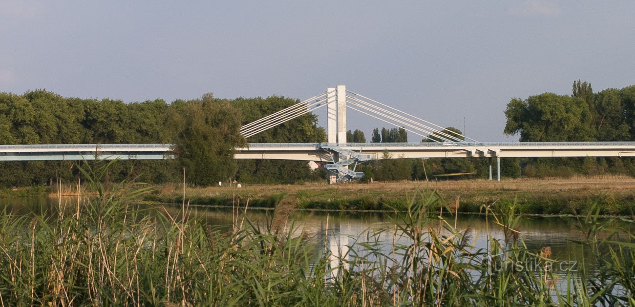 Nymburk – Chvalovice – Straßenhängebrücke