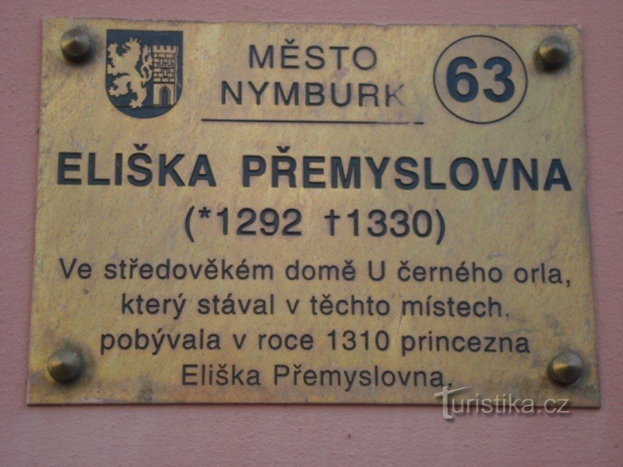 Nymburk-přemyslovců square-U クロワシの家-写真: Ulrych Mir.
