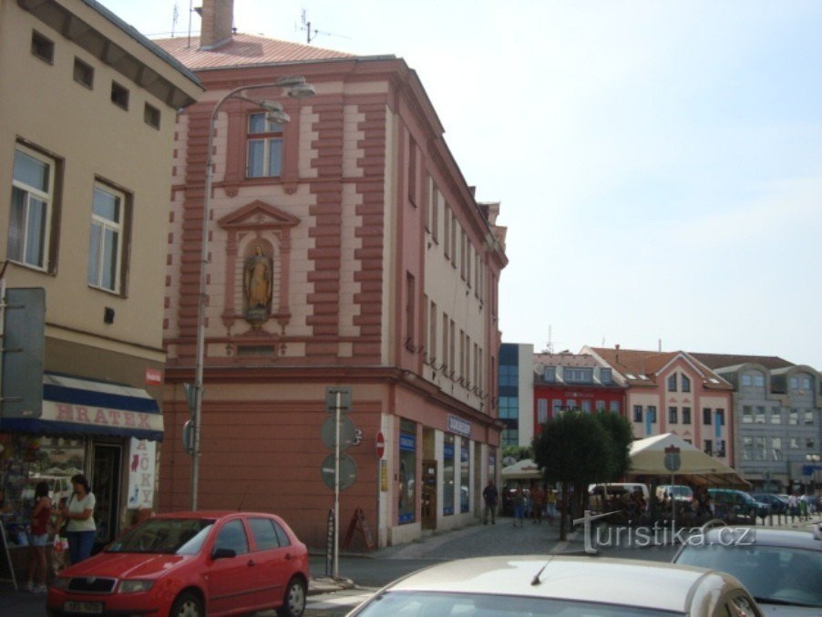 Piazza Nymburk-přemyslovců-U casa dell'aquila nera-Foto: Ulrych Mir.