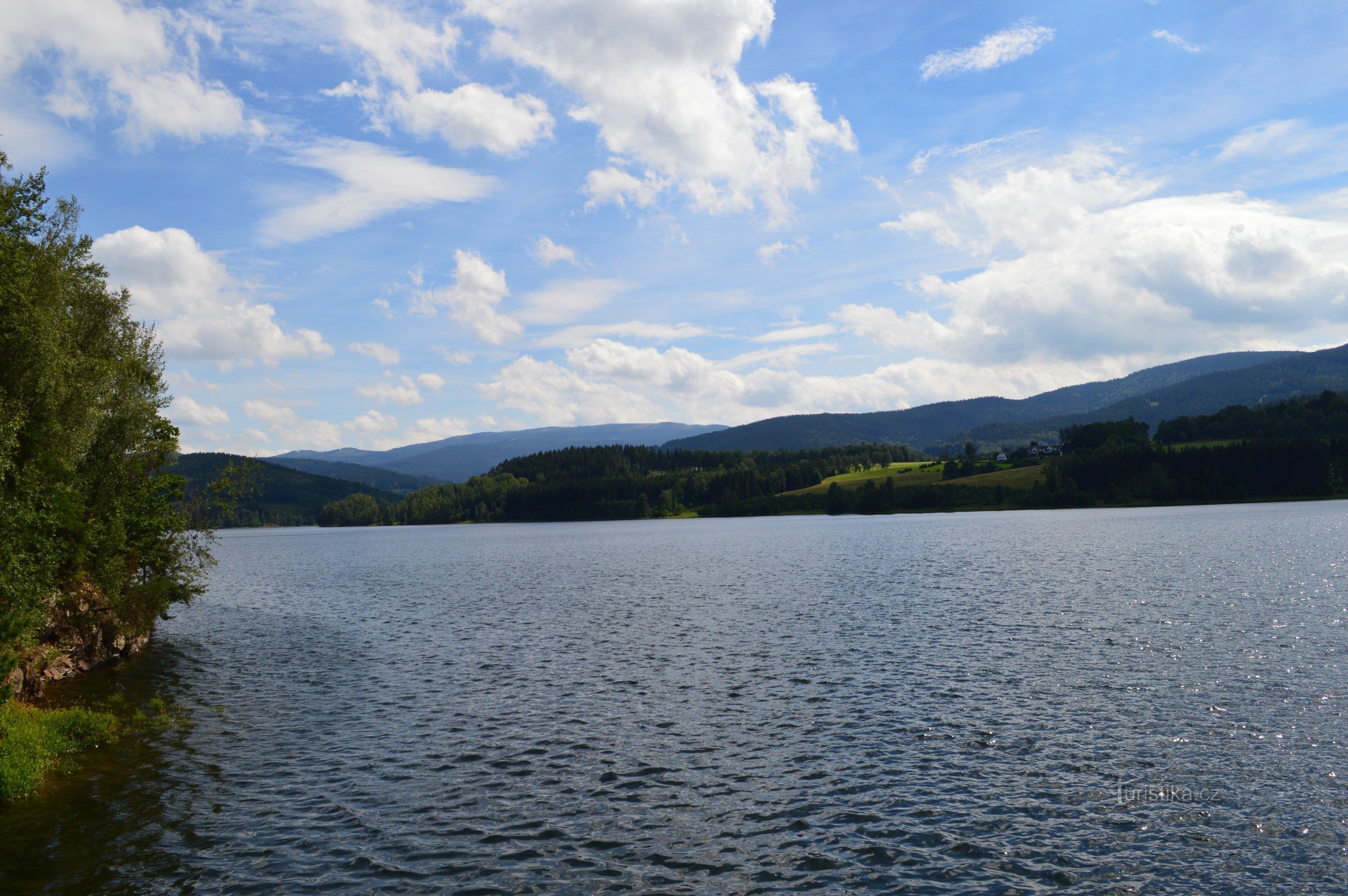 Nýr Dam and the ruins of Pajrek Castle