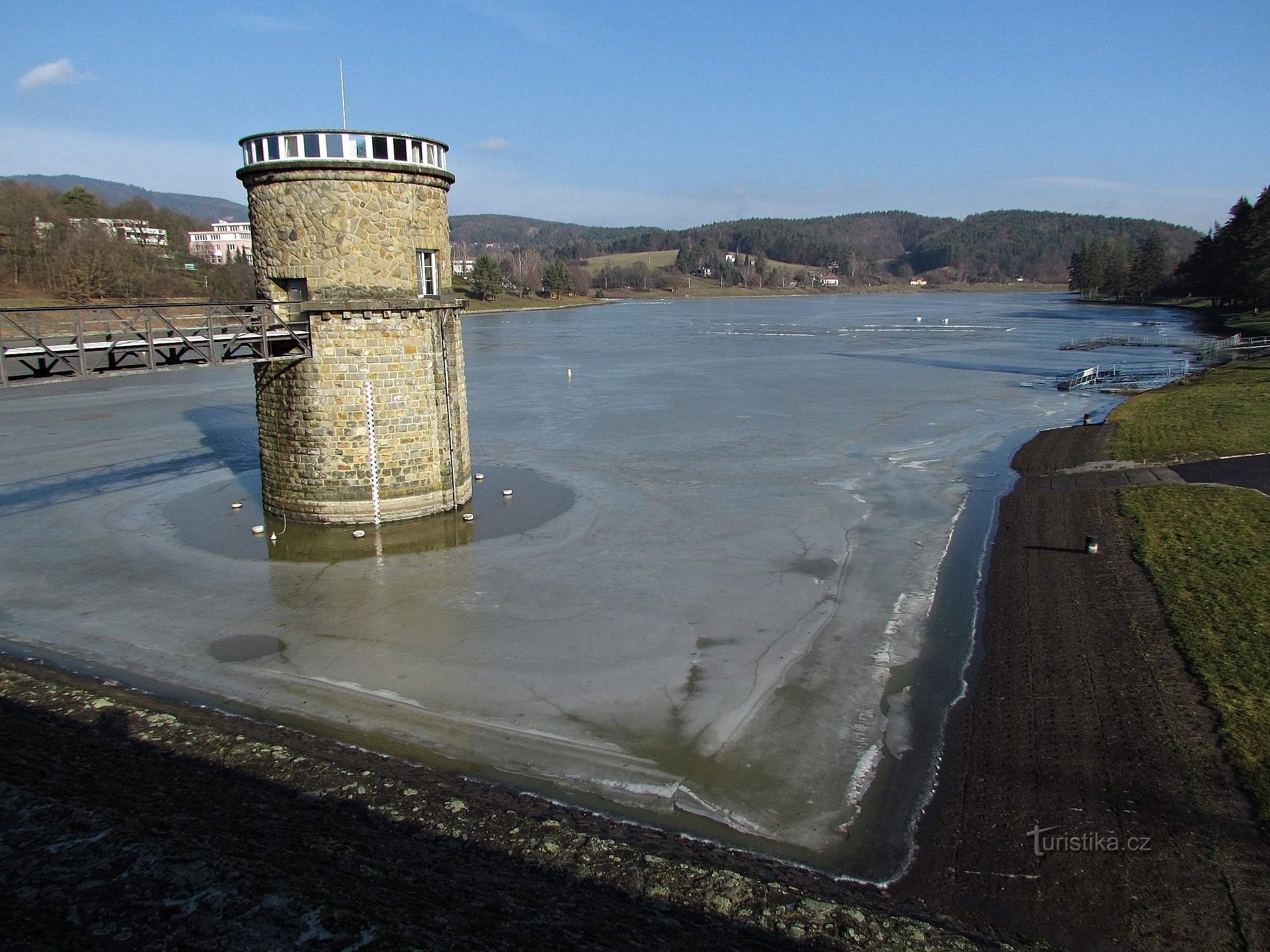 О Лугачовицком водохранилище