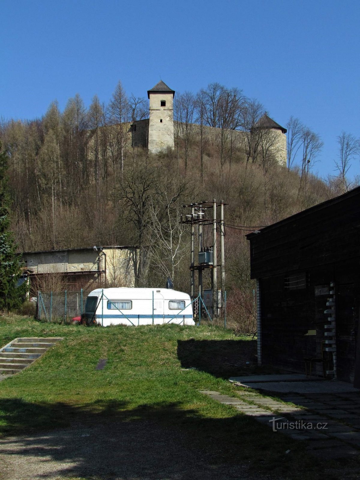 Über das alte Brumov-Schwimmbad