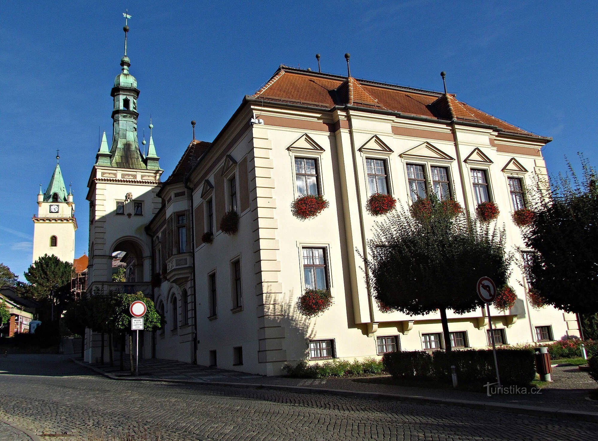 Über das Rathaus von Tišnov