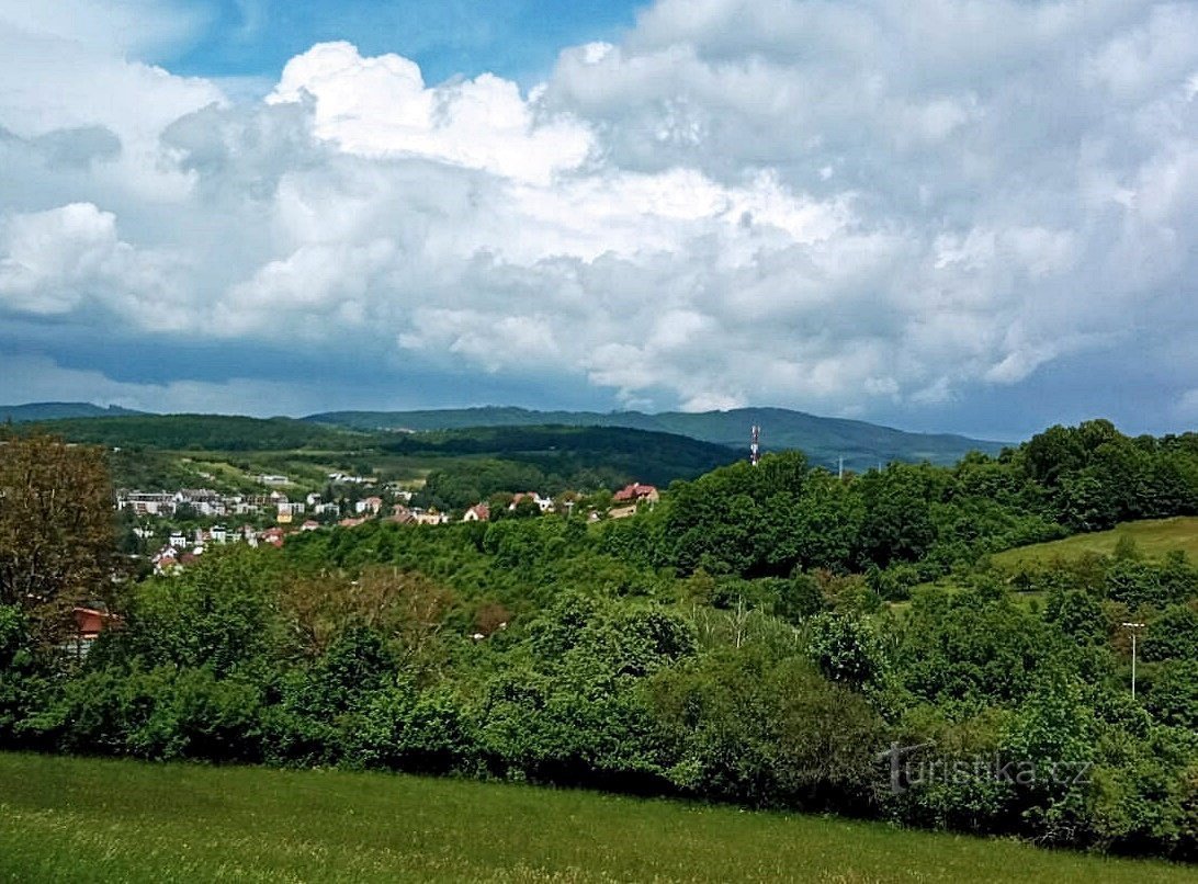 Σχετικά με το Komonci Hill