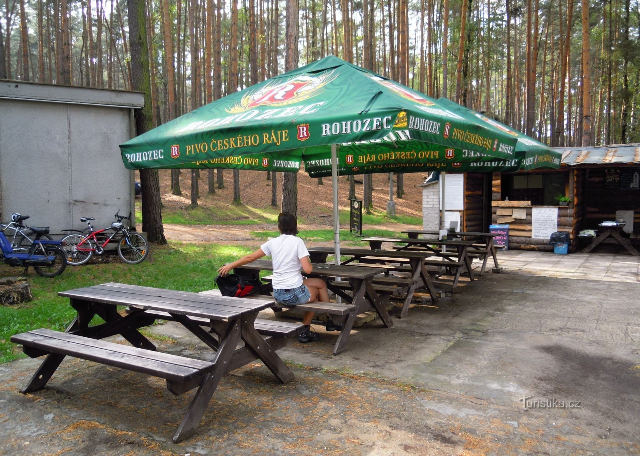 rafraîchissements à l'étang de Komárovské