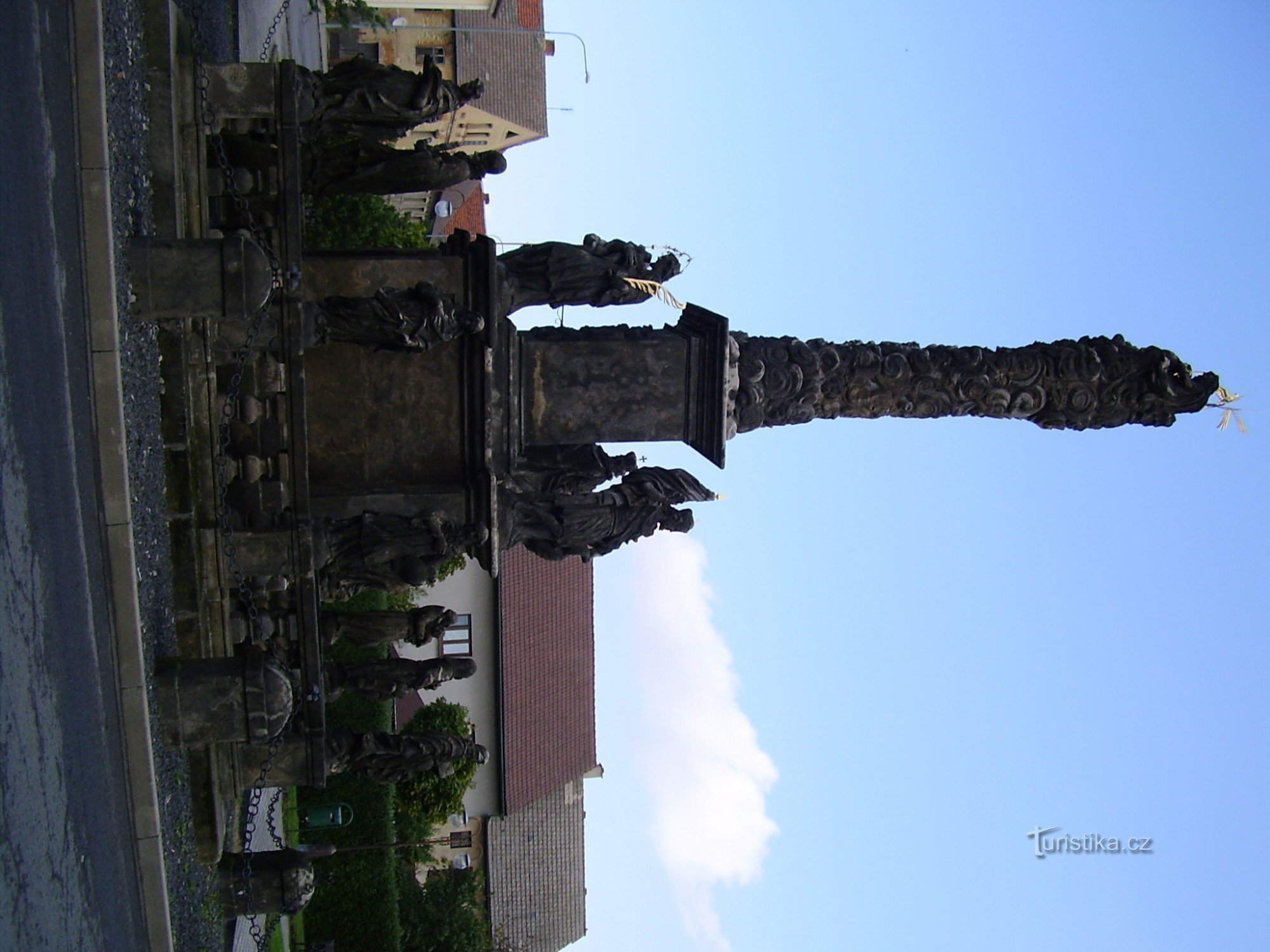 Il villaggio di Blíževedly-colonna della peste