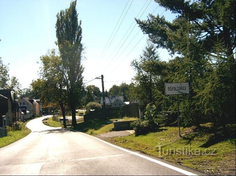 village de Děpoltovice : conduire du nord-est