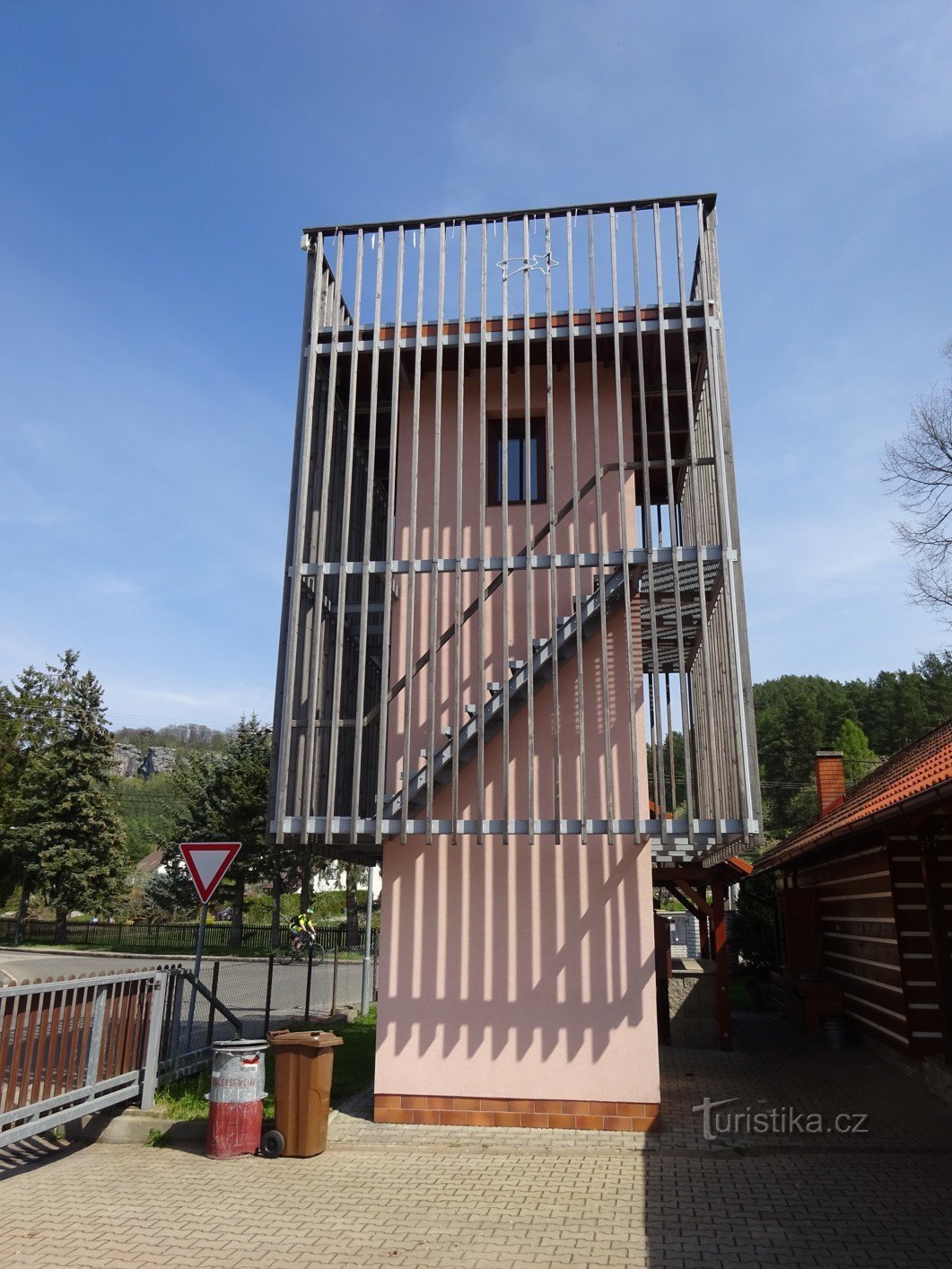 Das Dorf Dneboh und ein interessanter Aussichtsturm