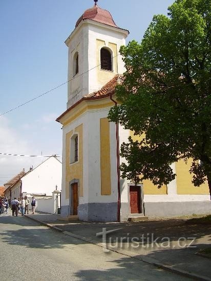 Dorf Hlína: Kirche im Dorf