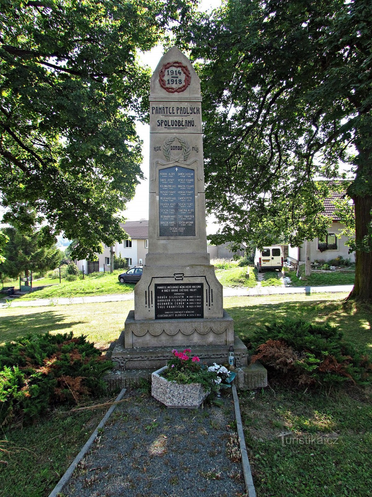 Landsbyen Kostelany - Monument til de faldne