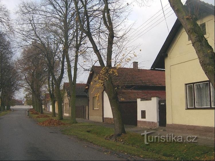 Kovanice village: KOVANICE * Renaissance fortress from 1588 * Jewish cemetery with empires