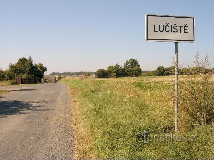 Lučiště község: az út felől északkelet felől