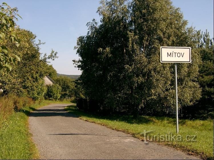 Муниципалитет Митов: Митов с северо-запада, дорога № 2039