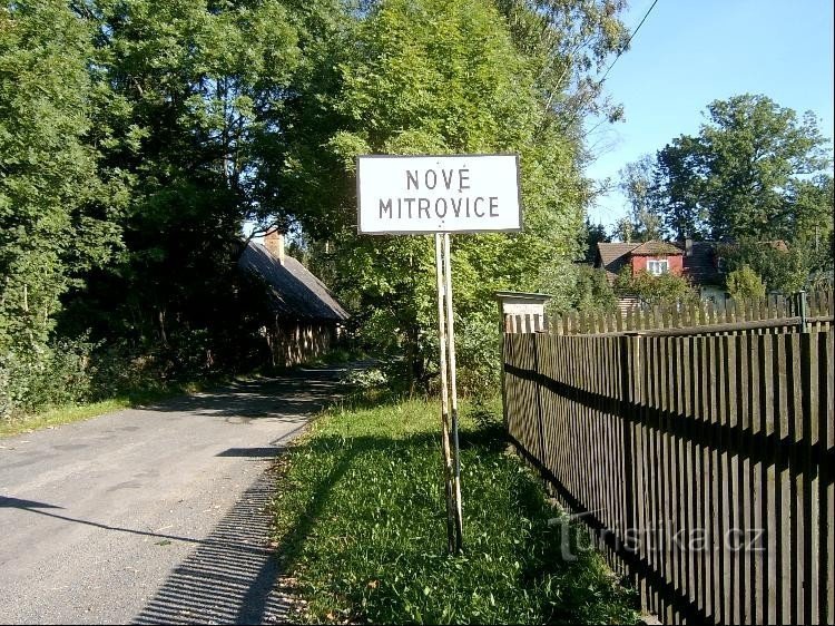 Kommunen Nové Mitrovica: kommunen från nordväst, väg nr 177