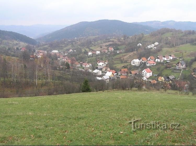 Das Dorf Zděchov: Blick auf das Dorf vom Bergland