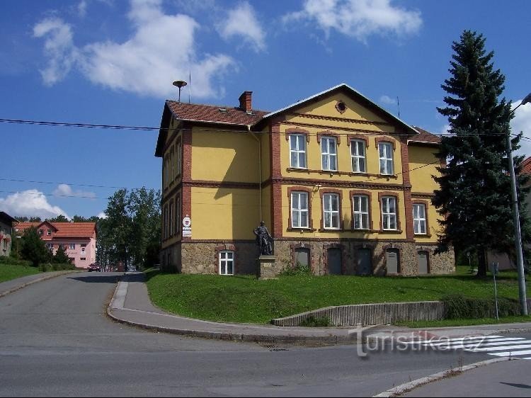 Bureau municipal: Immeuble de bureaux municipaux à Suchdol